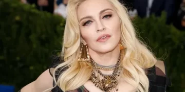 Dünyaca ünlü şarkıcı Madonna entübe edildi!