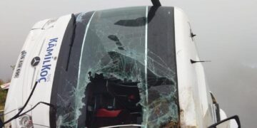 Mersin’de yolcu otobüsü, şarampole yuvarlandı!