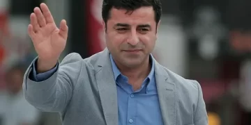 Eski HDP Eş Genel Başkanı Selahattin Demirtaş siyaseti bıraktığını açıkladı