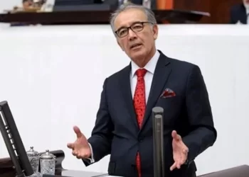 İyi Parti’nin kurucusu Ahat Andican, parti üyeliğinden istifa etti