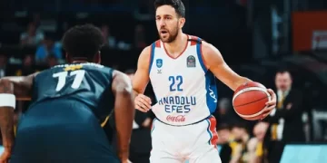 Anadolu Efes, Fenerbahçe’yi yenerek  finale yükseldi