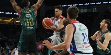 Anadolu Efes final serisinde öne geçti