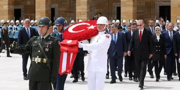 Cumhurbaşkanı Erdoğan ve yeni kabine üyeleri Anıtkabir’de bir araya geldi