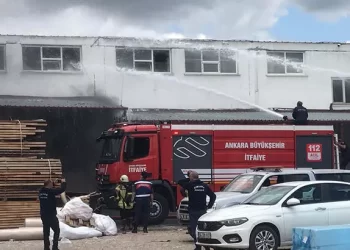 Ankara’daki mobilya fabrikasında korkutan yangın