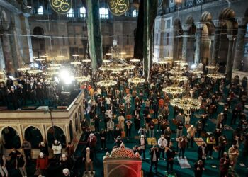 Binlerce kişi, Ayasofya’da bayram namazı kıldı