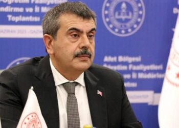 Bakan Tekin açıkladı: Okullar açılmadan deprem öncesi koşullara kavuşacağız