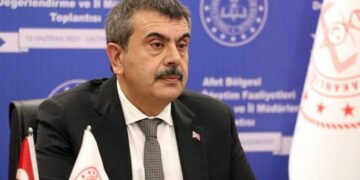 Bakan Tekin açıkladı: Okullar açılmadan deprem öncesi koşullara kavuşacağız