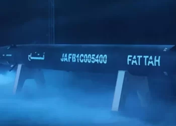 İran, ‘Fettah’ adlı ilk hipersonik balistik füzesini duyurdu