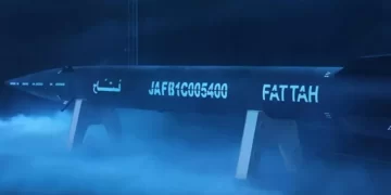 İran, ‘Fettah’ adlı ilk hipersonik balistik füzesini duyurdu