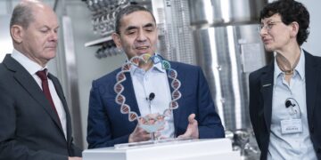 BioNTech, Covid-19 aşısının yan etkileri nedeniyle yargılanacak