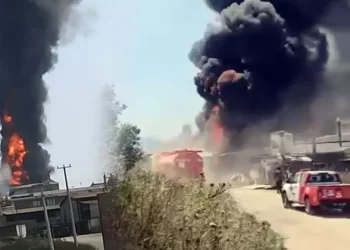 Bursa’da bir işletmede kimyasal maddelerin bulunduğu yerde yangın çıktı