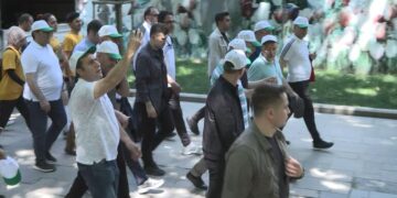 İstanbul Valisi Gül, Çevre Günü yürüyüşünde yer aldı