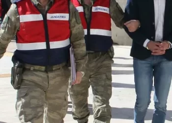 8 ilde cezaevi personeline operasyon