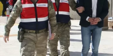 8 ilde cezaevi personeline operasyon