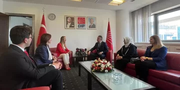 Siyasi parti heyetleri arasında bayramlaşma ziyareti