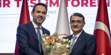 Enerji Bakanlığı’nda devir teslim töreni gerçekleşti: Alparslan Bayraktar görevi devraldı