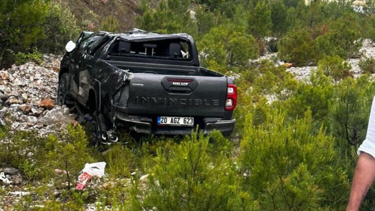 eski ekonomi bakani nihat zeybekci trafik kazasi gecirdi habermeydan