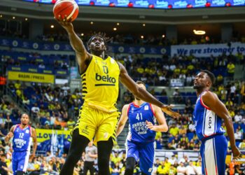 Fenerbahçe Beko, Anadolu Efes’e tarihi fark attı