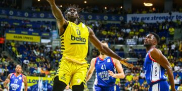 Fenerbahçe Beko, Anadolu Efes’e tarihi fark attı