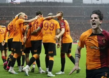 Galatasaray dev derbide Fenerbahçe’yi dağıttı