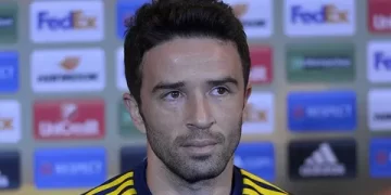 Gökhan Gönül futbolu bıraktığını açıkladı