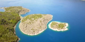 Dünyanın ikinci en büyük krater gölü turistlere kapılarını açtı!