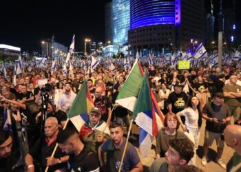 İsrailliler, yargı reformuna karşı yeniden protestolarda bulunuyor