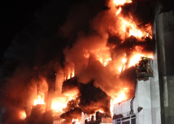İstanbul Başakşehir’deki bir fabrikada yangın çıktı