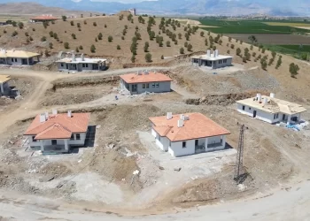 Bakan Özhaseki, köy konutlarıyla ilgili bir paylaşım yaptı