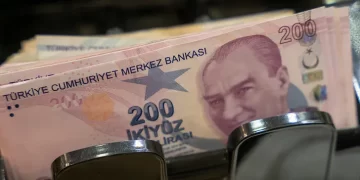 Maaşlarla ilgili yeni tahmin: SGK Başuzmanı Karakaş, memurlar ve emekliler için dikkat çeken bir açıklama yapıyor!