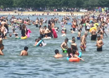 Menekşe Plajı, Kurban Bayramı’nın üçüncü gününde doldu taştı