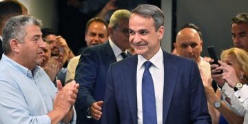 Miçotakis, komşuda tek başına iktidara yükseldi