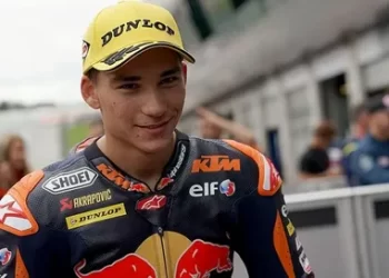 Milli motosikletçi Deniz Öncü Almanya’da birinci oldu