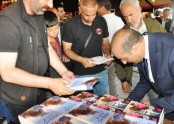 Muş Bulanık'ta “Birkaç Söz ve Dilber” isimli kitapların tanıtımı yapıldı Muş Bulanık’ta “Birkaç Söz ve Dilber” isimli kitapların tanıtımı yapıldı