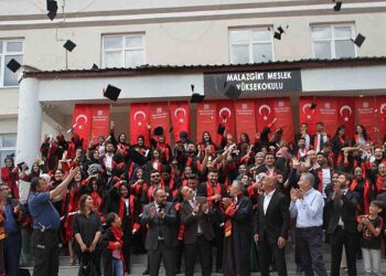 Muş Malazgirt MYO’da mezuniyet heyecanı