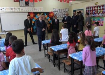 Muş’ta öğrencilerin karne heyecanı