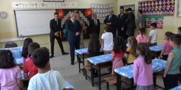 Muş’ta öğrencilerin karne heyecanı