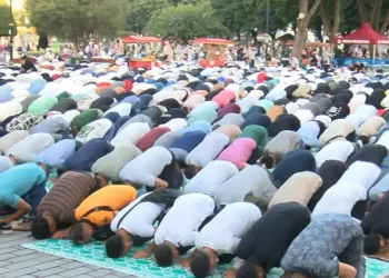 Vatandaşlar, 81 ilde bayram namazı için camilere akın etti