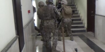 Bursa merkezli 5 ilde gerçekleştirilen uyuşturucu operasyonunda 65 kişi gözaltına alındı