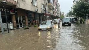saganak yagis su baskinlarina neden oldu2 habermeydan