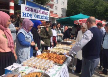Sinop’ta depremzede öğrenciler yararına kermes düzenlendi