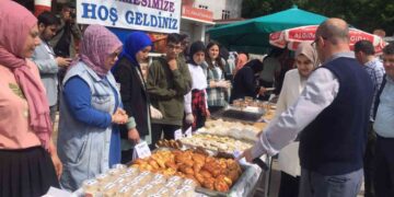 Sinop’ta depremzede öğrenciler yararına kermes düzenlendi
