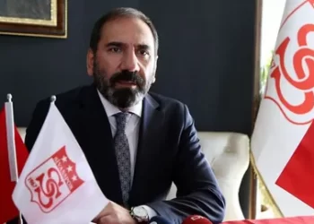 Sivasspor’da Mecnun Otyakmaz yeniden başkan seçildi