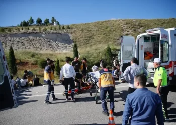 Eskişehir’de otobüs kazası! 35 yaralı var