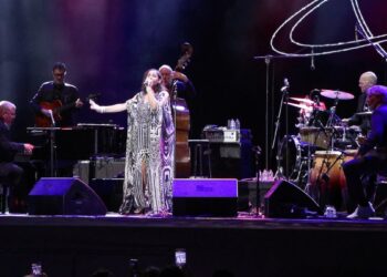 ABD’li müzik grubu Pink Martini İstanbul’da konser verdi!
