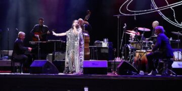 ABD’li müzik grubu Pink Martini İstanbul’da konser verdi!