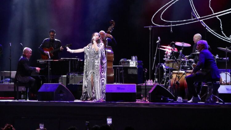 Pink Martini Istanbulda konser verdi habermeydan