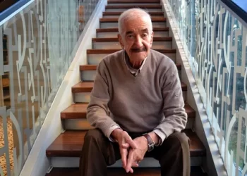 Başarılı senarist Safa Önal hayatını kaybetti