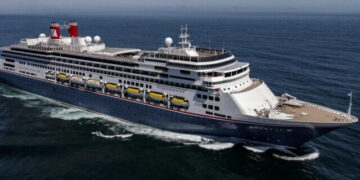 Amsterdam, turist akınına dur diyor: Büyük gemilere yasak