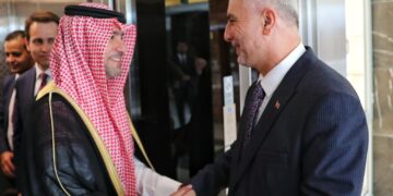 Bakan Bolat, Suudi Arabistanlı Bakan Majid Al-Hogail ile bir araya geldi